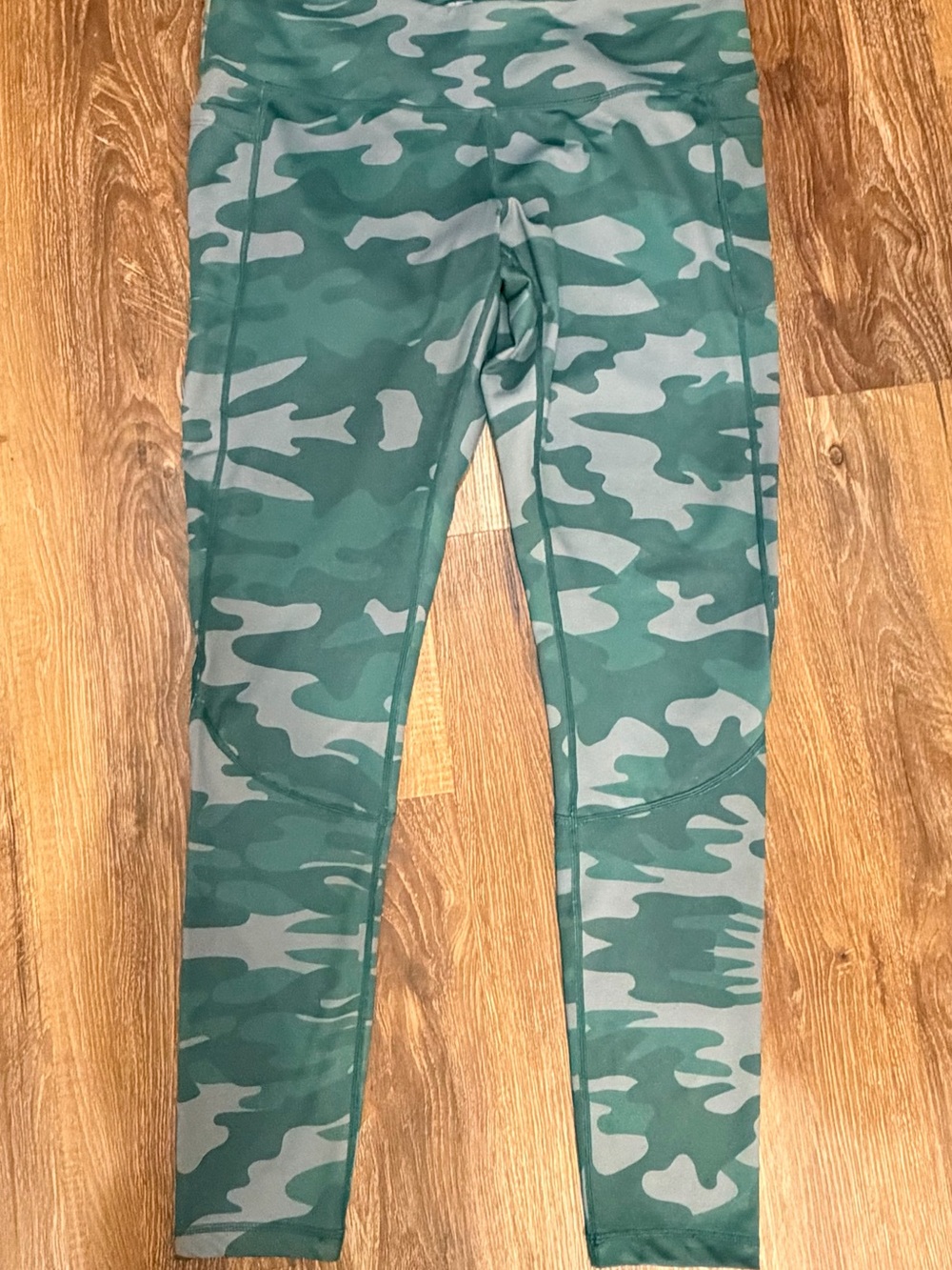🩶 Feed Me Fight Me Green Camo Large Pocket Leggings 💪